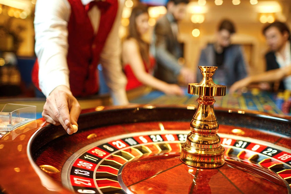 Casinos and the Ghost of Luck: How Your First Win Haunts You for Years